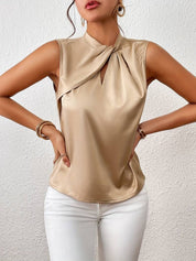 Lyra - Stilfuld Satin Ærmeløs Bluse med Chic Drejet Hals