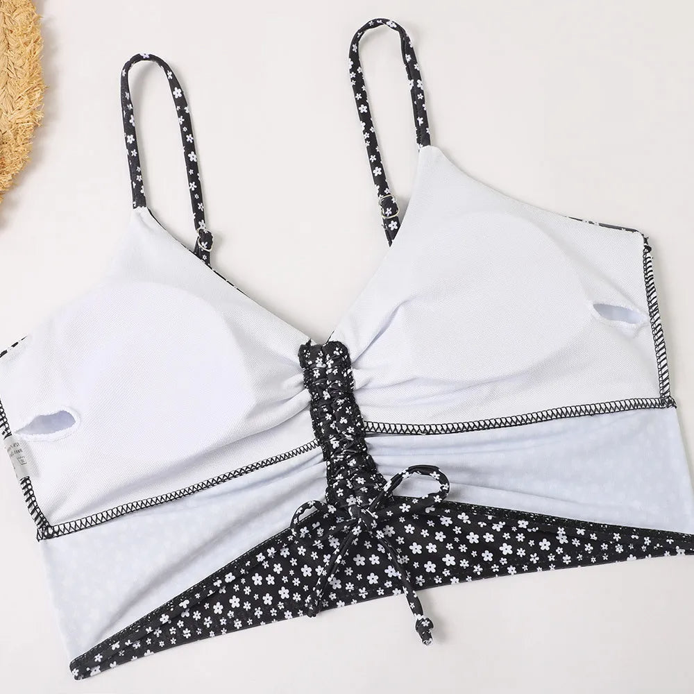 Luna | Blomsterbikini – Et sommerligt statement