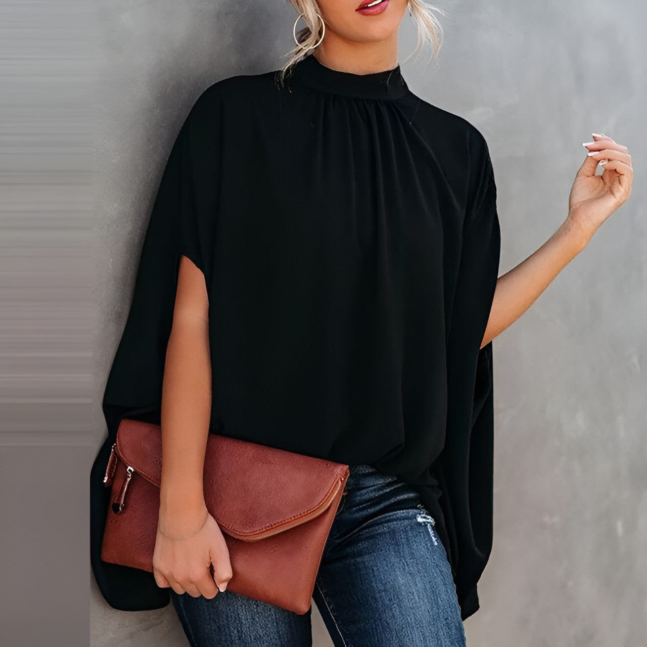 Mikha | Stilfuld Batwing Ærmer Bluse med Elegant O-hals