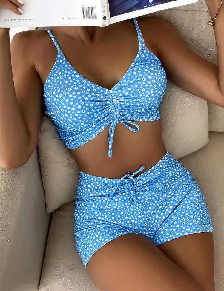 Luna | Blomsterbikini – Et sommerligt statement
