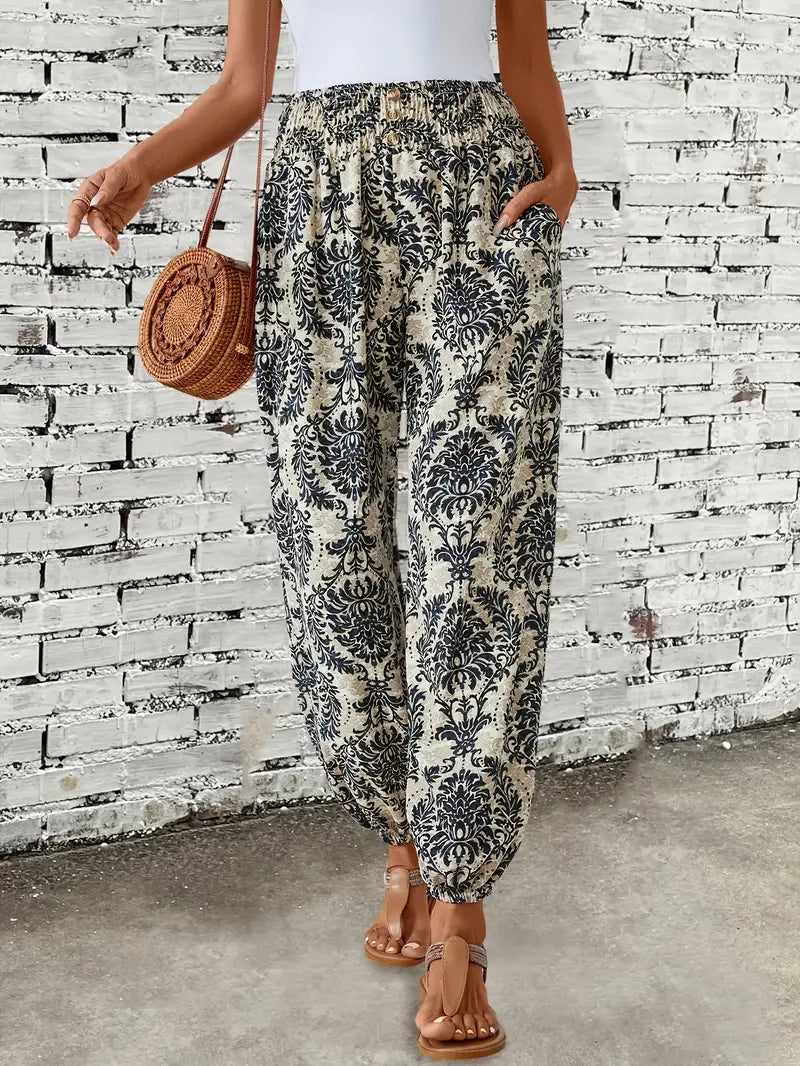 Stilfuld boho-chic bukser med behagelig smocket talje og unik etnisk print