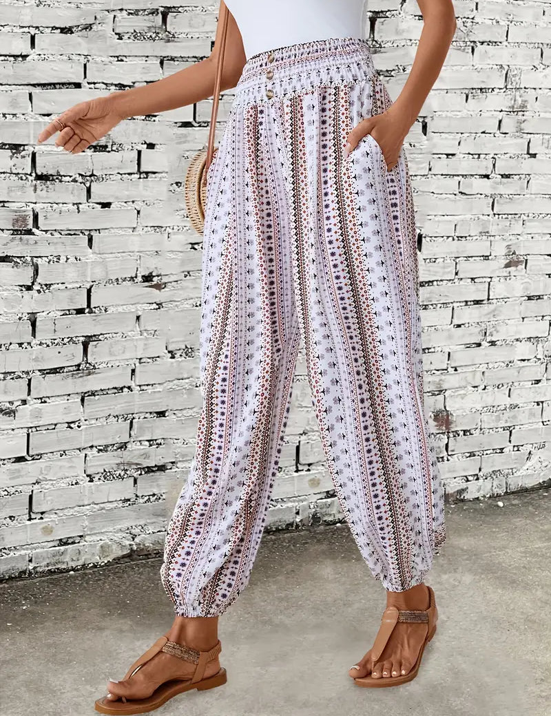 Stilfuld boho-chic bukser med behagelig smocket talje og unik etnisk print