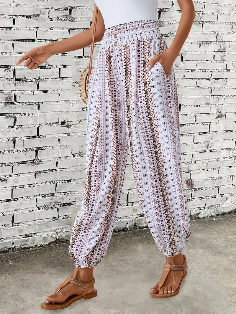 Stilfuld boho-chic bukser med behagelig smocket talje og unik etnisk print