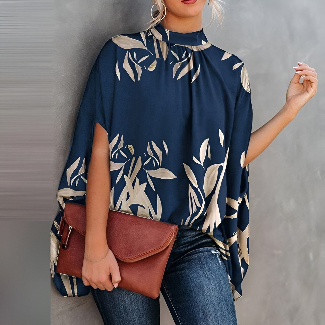 Mikha | Stilfuld Batwing Ærmer Bluse med Elegant O-hals