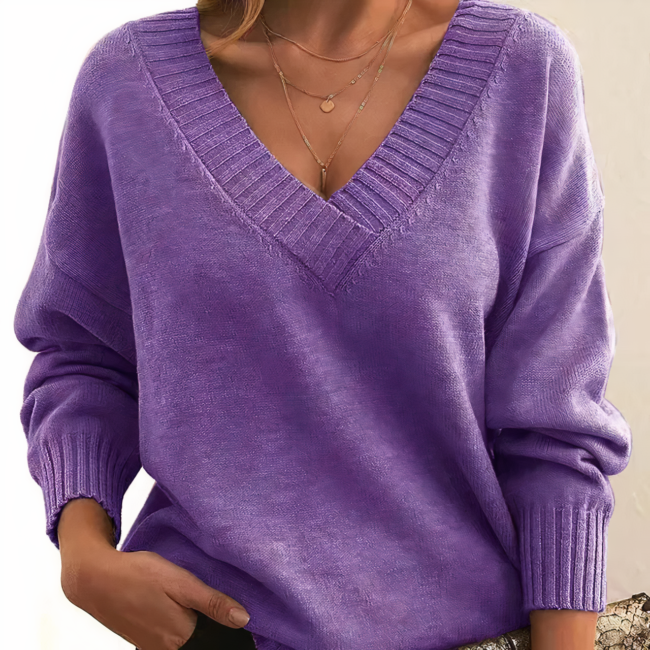 Mira | Dyb V-hals Sweater – Fint Kvindelighed