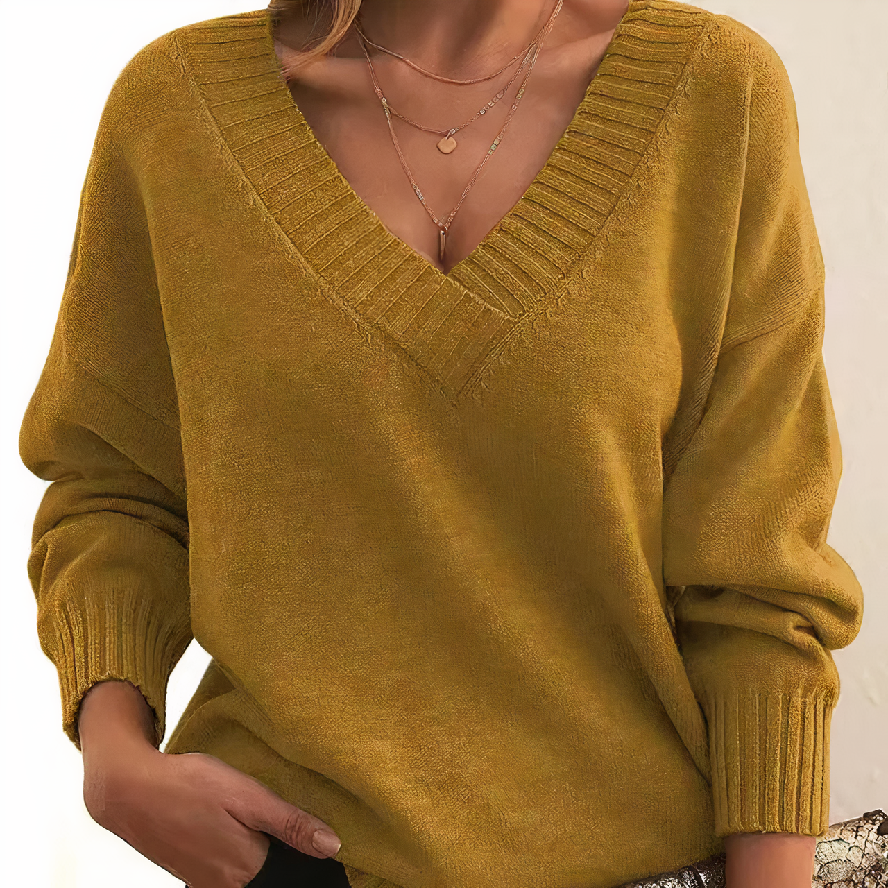 Mira | Dyb V-hals Sweater – Fint Kvindelighed