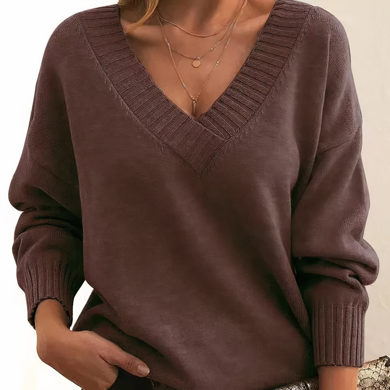 Mira | Dyb V-hals Sweater – Fint Kvindelighed