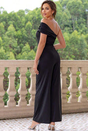 Diona | Stilfuld jumpsuit i bordeaux med asymmetrisk skulder til et elegant look