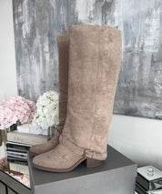 Beige knæhøje støvler til kvinder - Stilfuldt og komfortabelt design til afslappet eller formelt brug 0
