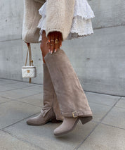 Beige knæhøje støvler til kvinder - Stilfuldt og komfortabelt design til afslappet eller formelt brug 1