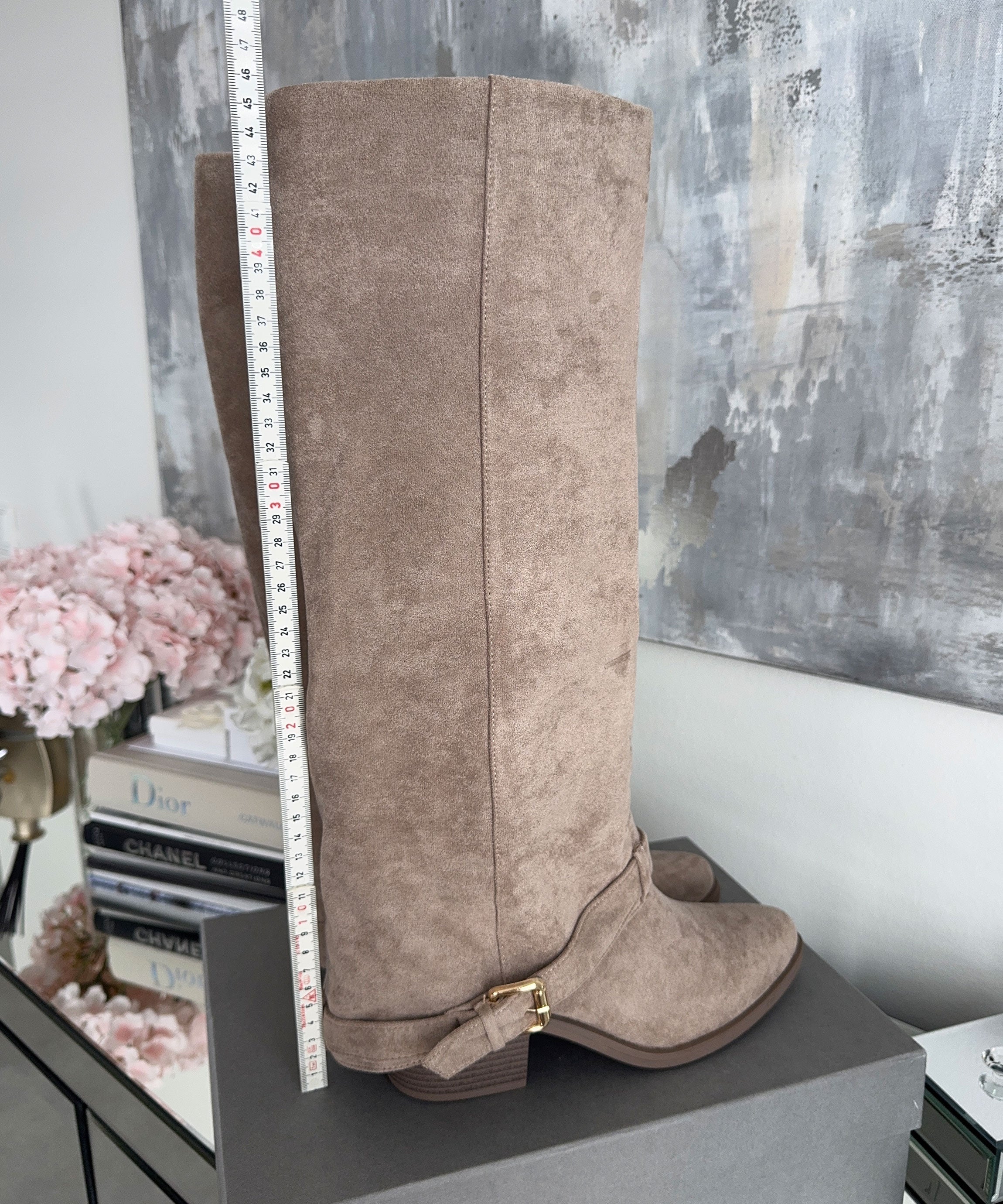 Beige knæhøje støvler til kvinder - Stilfuldt og komfortabelt design til afslappet eller formelt brug 4