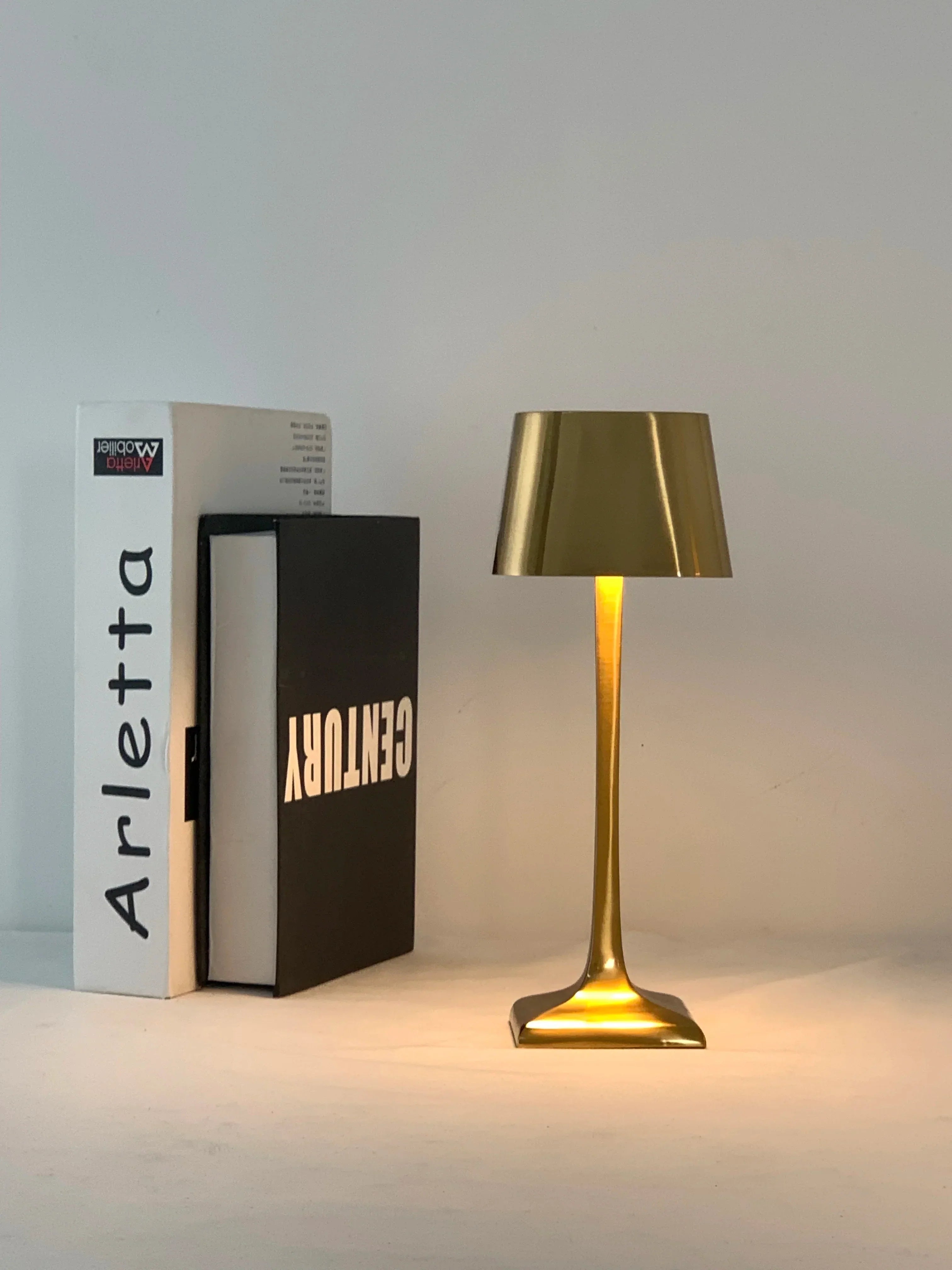 BrightVale | Elegant Moderne Skrivebordslampe