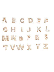 Enkelt guldfarvet ørering – Minimalistiske smykker til hverdag og særlige lejligheder 2