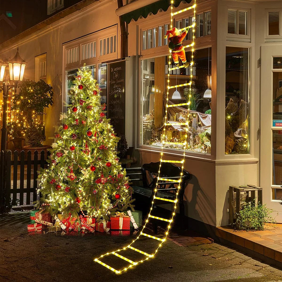 Golden Climb | Elegant LED-belysning til festlig julemandsudstilling 2