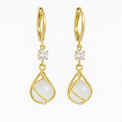 Guldøreringe med hvid opal – Elegante smykker til enhver lejlighed 0