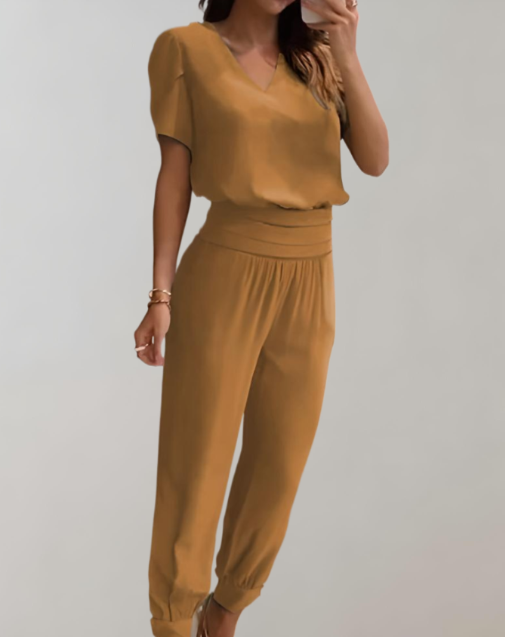 Alina - Stilfuldt Tredelt Kvindesæt til det Perfekte Look