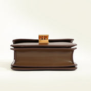 Klassisk dametaske med flap i ægte læder 4