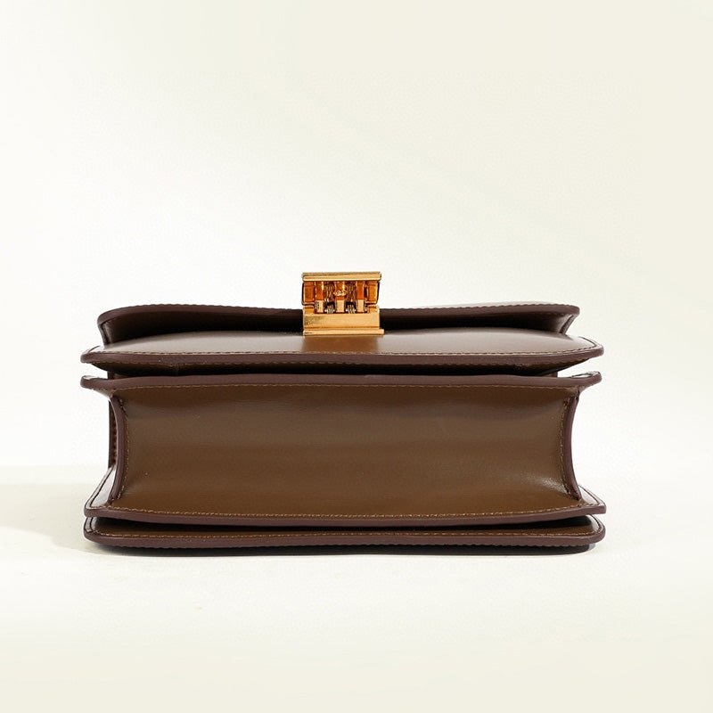 Klassisk dametaske med flap i ægte læder 4