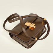 Klassisk dametaske med flap i ægte læder 5