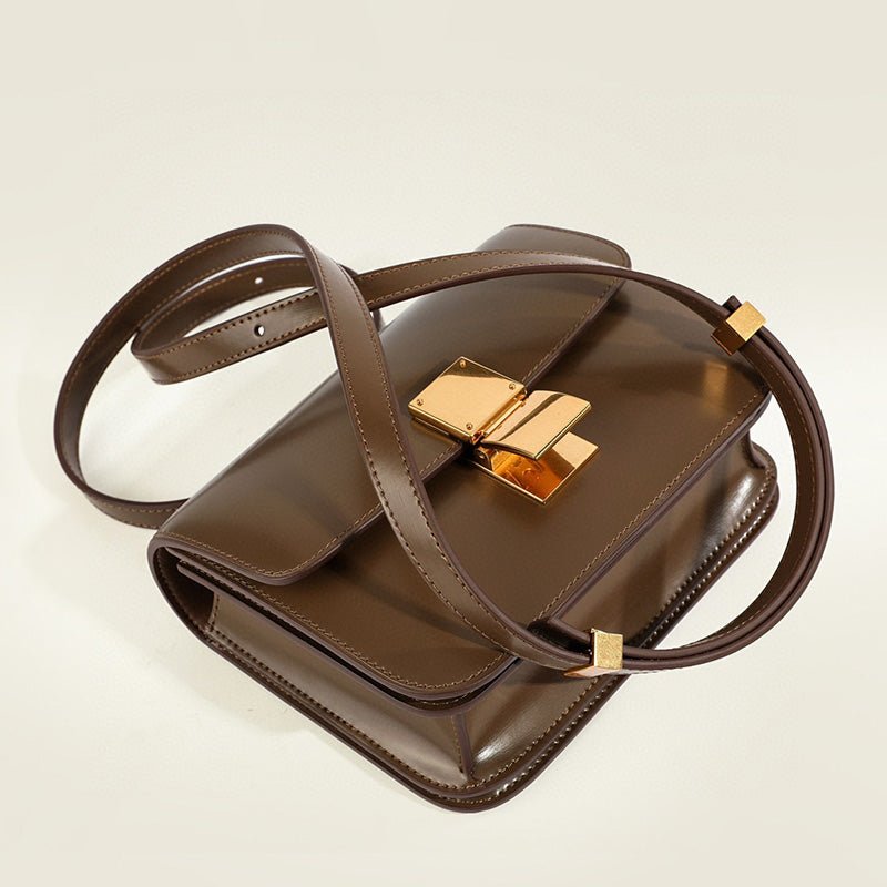 Klassisk dametaske med flap i ægte læder 5