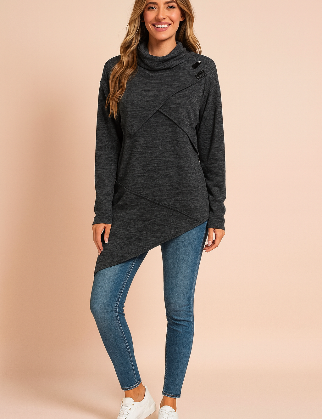 Lidia | Asymmetrisk dametrøje med dekorativ spænde 0