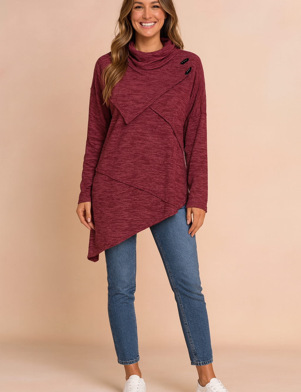 Lidia | Asymmetrisk dametrøje med dekorativ spænde 4