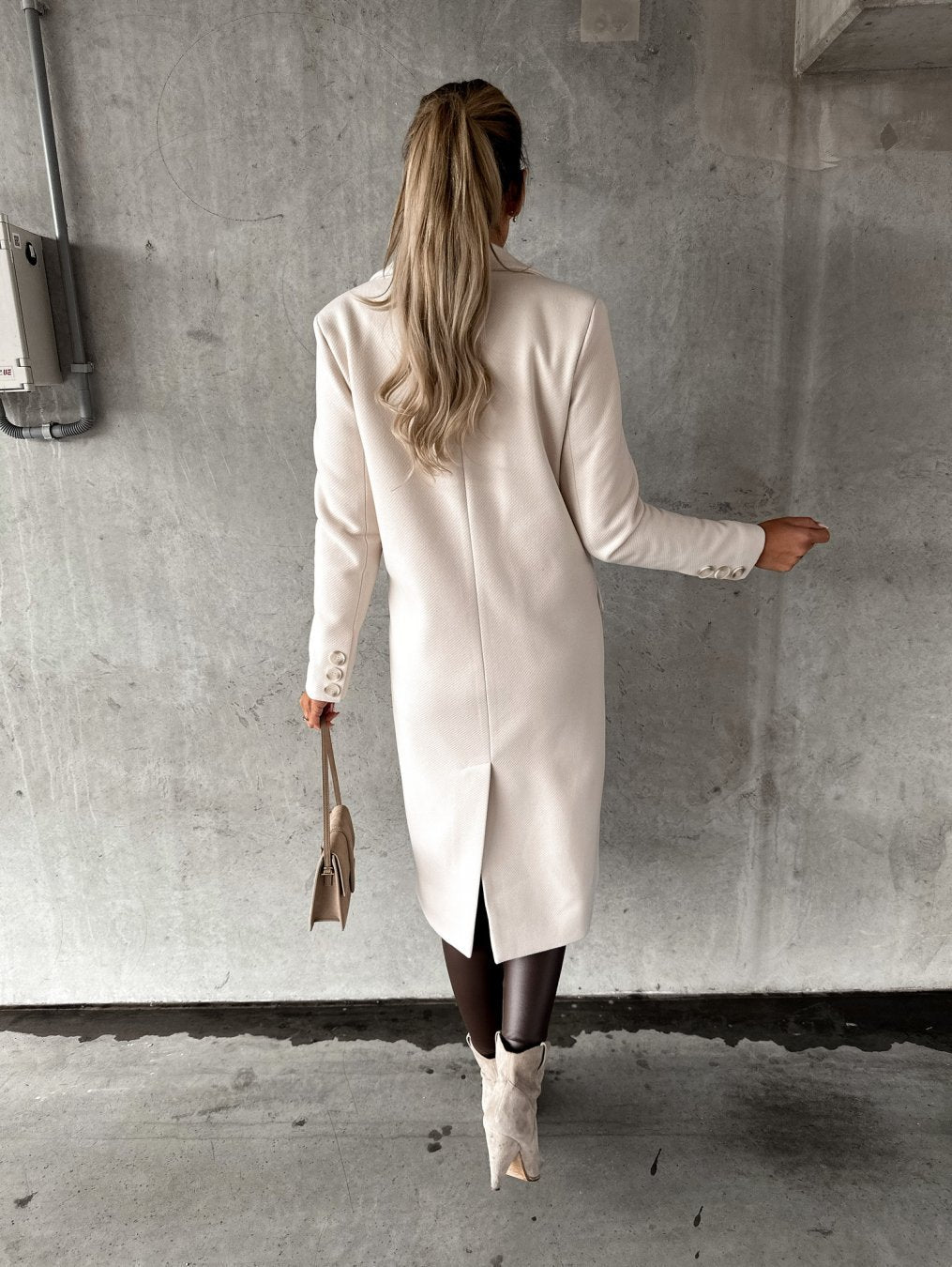Carolina | Luxe Lang Uld Damesjakke til Elegant Stil