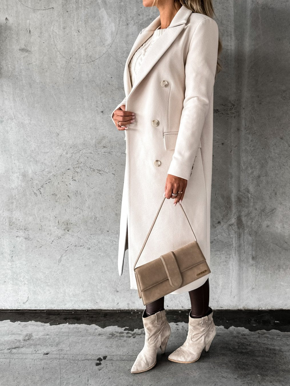 Carolina | Luxe Lang Uld Damesjakke til Elegant Stil