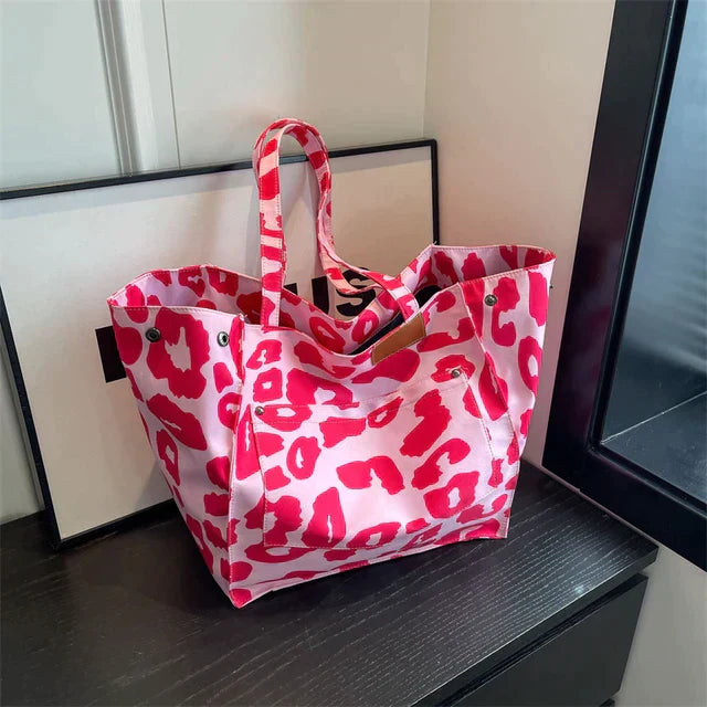 Elegant leopardprint porter tas med en chic silhuet