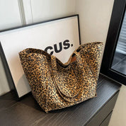 Elegant leopardprint porter tas med en chic silhuet