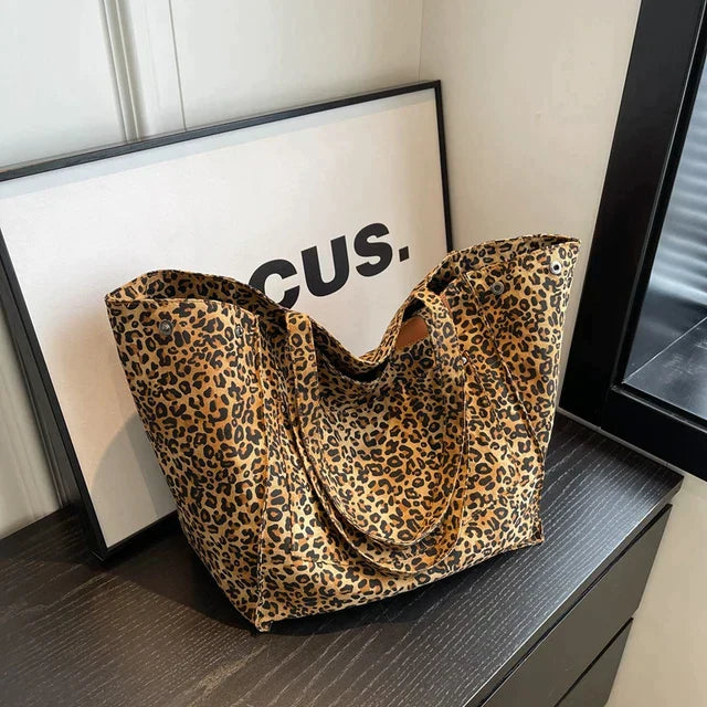 Elegant leopardprint porter tas med en chic silhuet