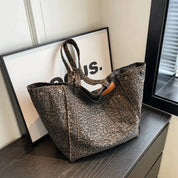 Elegant leopardprint porter tas med en chic silhuet