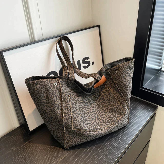 Elegant leopardprint porter tas med en chic silhuet