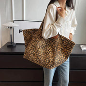 Elegant leopardprint porter tas med en chic silhuet