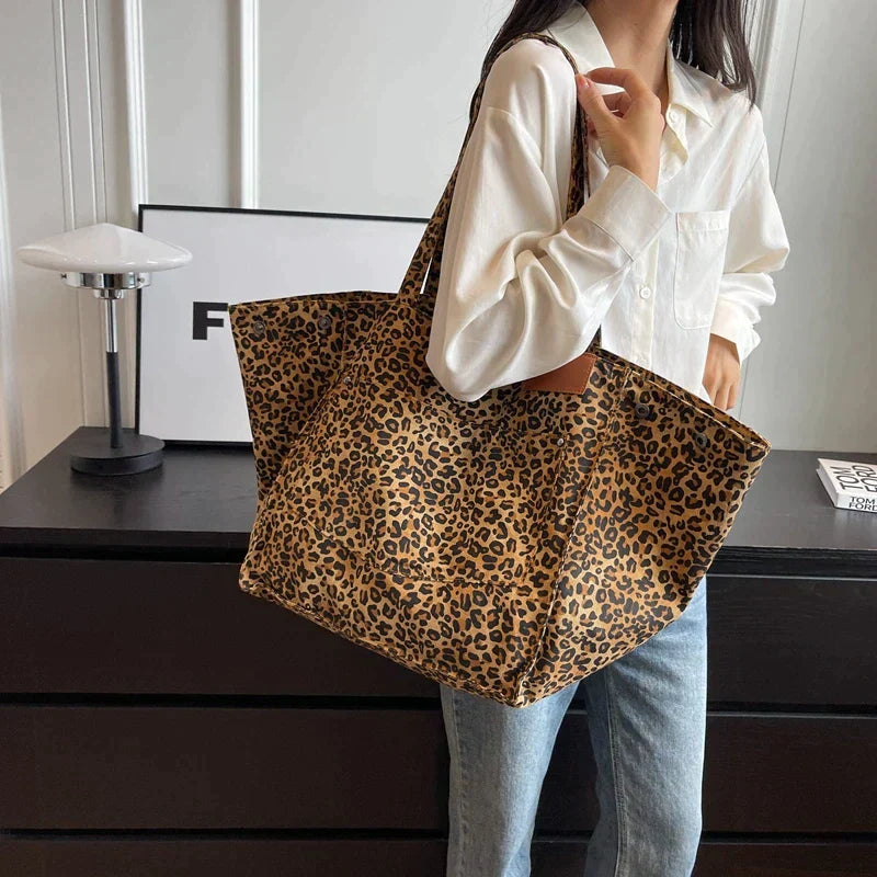 Elegant leopardprint porter tas med en chic silhuet