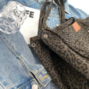 Elegant leopardprint porter tas med en chic silhuet