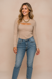 Patrycja | Sweater med udskæring under halsudskæringen 2