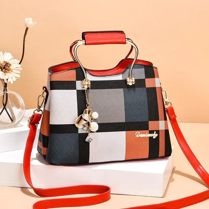 Praktisk skuldertaske til kvinder med justerbare stropper i kunstmateriale af høj kvalitet 1