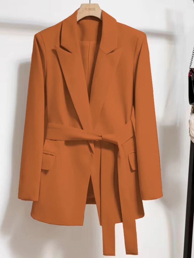 Julia | Stilfuld blazer med bælte til et moderne look