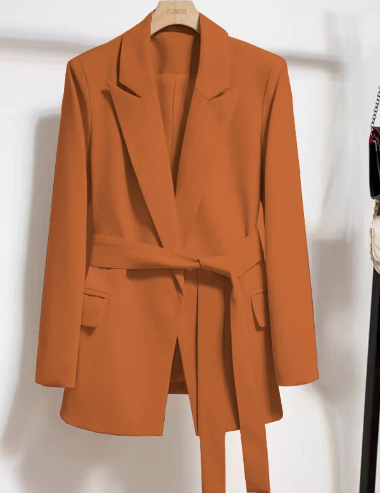 Julia | Stilfuld blazer med bælte til et moderne look