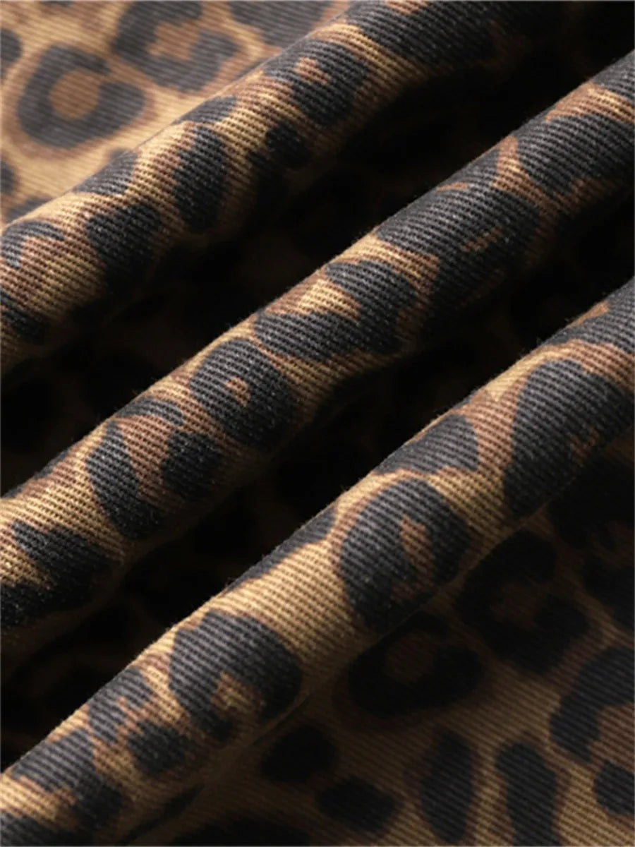 Damejeans med leopardprint og vide ben