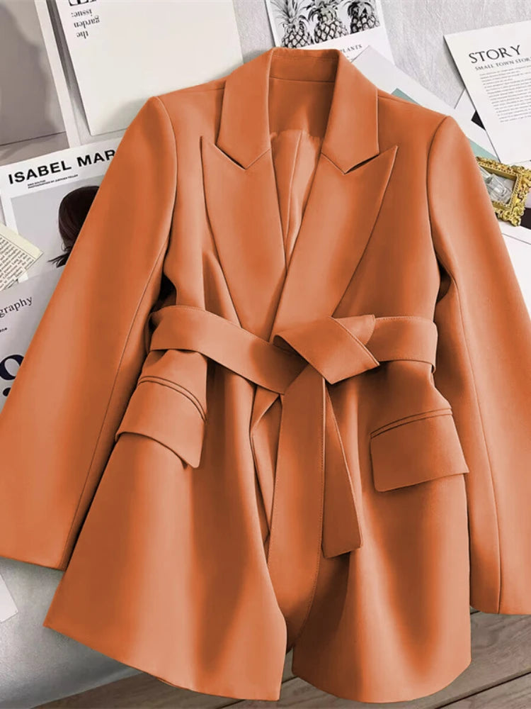 Julia | Stilfuld blazer med bælte til et moderne look
