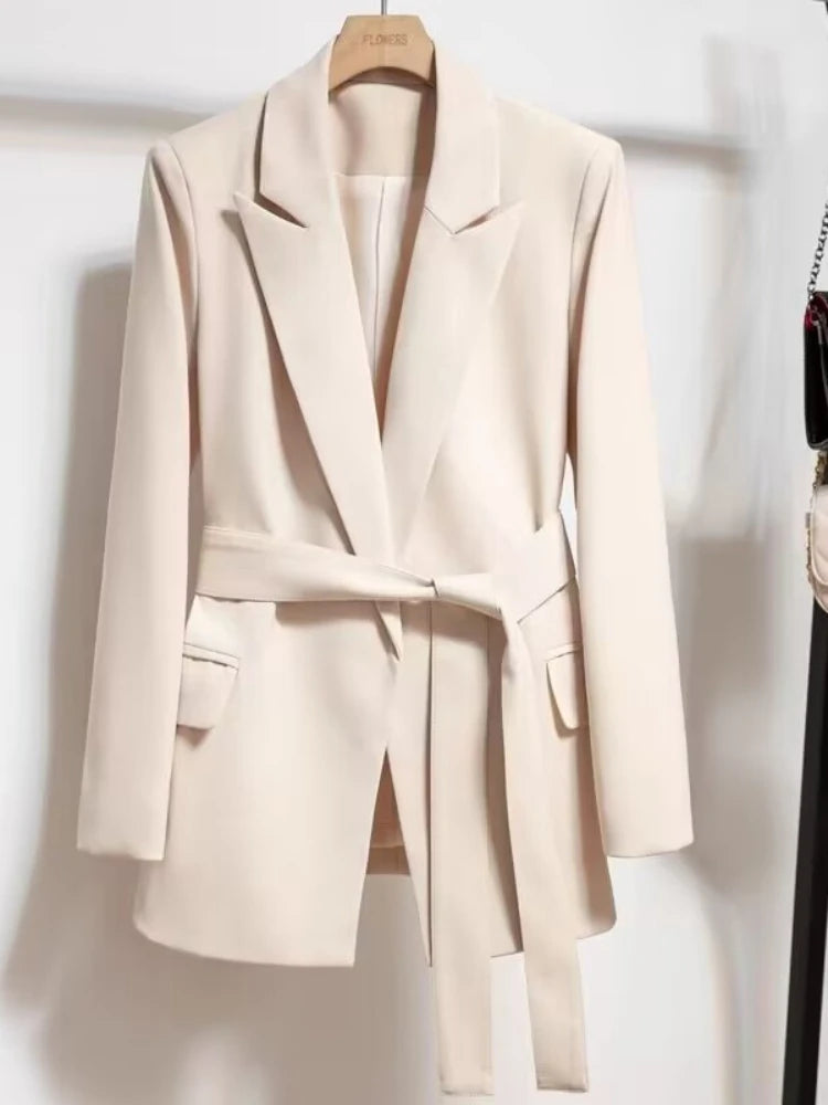 Julia | Stilfuld blazer med bælte til et moderne look
