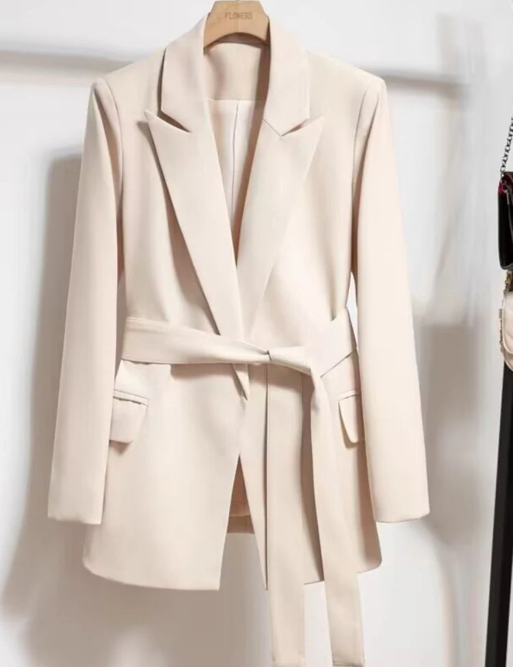 Julia | Stilfuld blazer med bælte til et moderne look