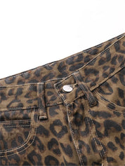 Damejeans med leopardprint og vide ben