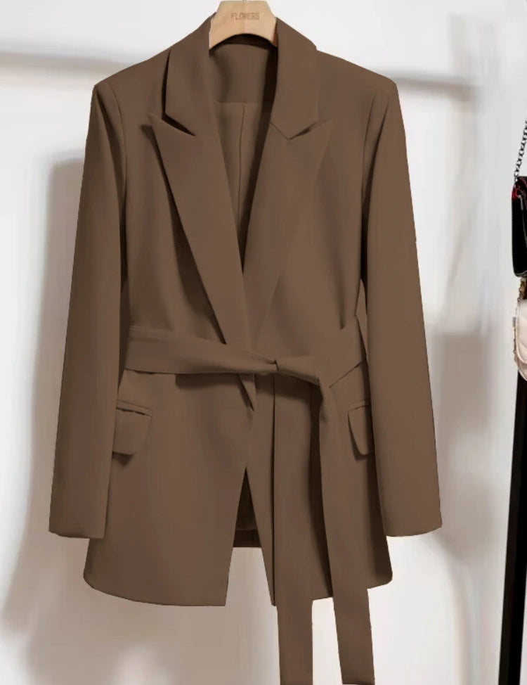 Julia | Stilfuld blazer med bælte til et moderne look