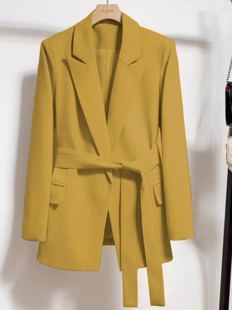 Julia | Stilfuld blazer med bælte til et moderne look