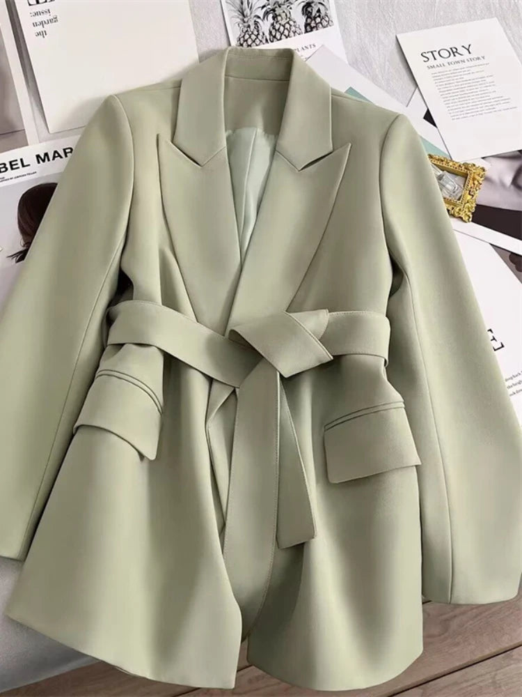 Julia | Stilfuld blazer med bælte til et moderne look