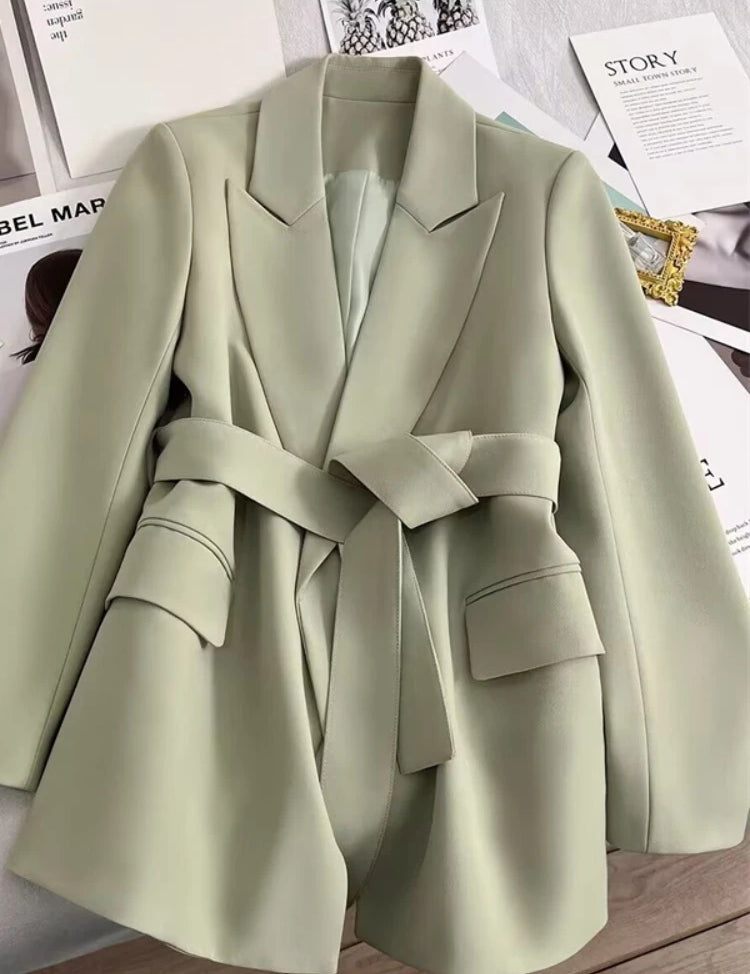 Julia | Stilfuld blazer med bælte til et moderne look