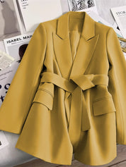 Julia | Stilfuld blazer med bælte til et moderne look